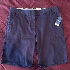 Women’s navy Izod Bermuda shorts